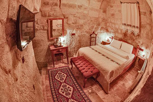 Mosaic Cave Hotel kapak görseli